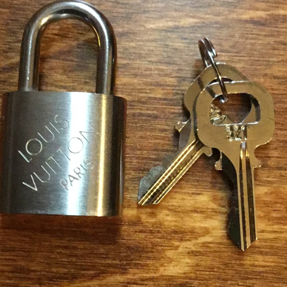 Rare SILVER Louis Vuitton lock w/2 keys